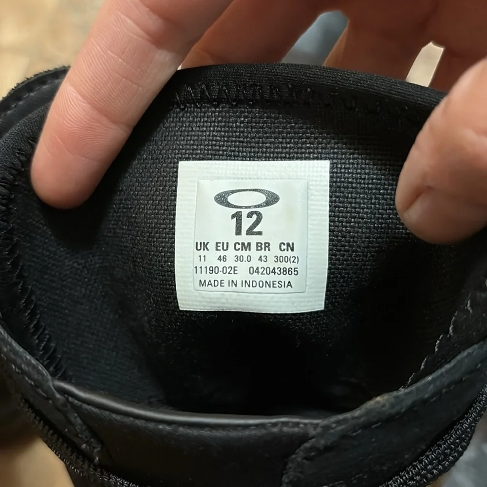 LIKE-NEW OAKLEY “SI Light Patrol Boot”